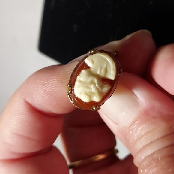 Vintage Carved Cameo Style Screw Back Earrings & Matching Pendant - Picture 6 of 14